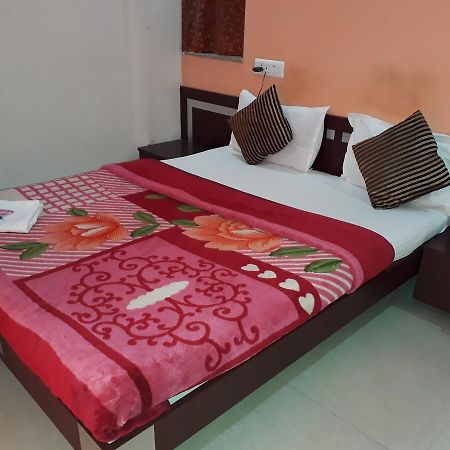 Hotel Raviraj Palace Rajkot Exterior photo