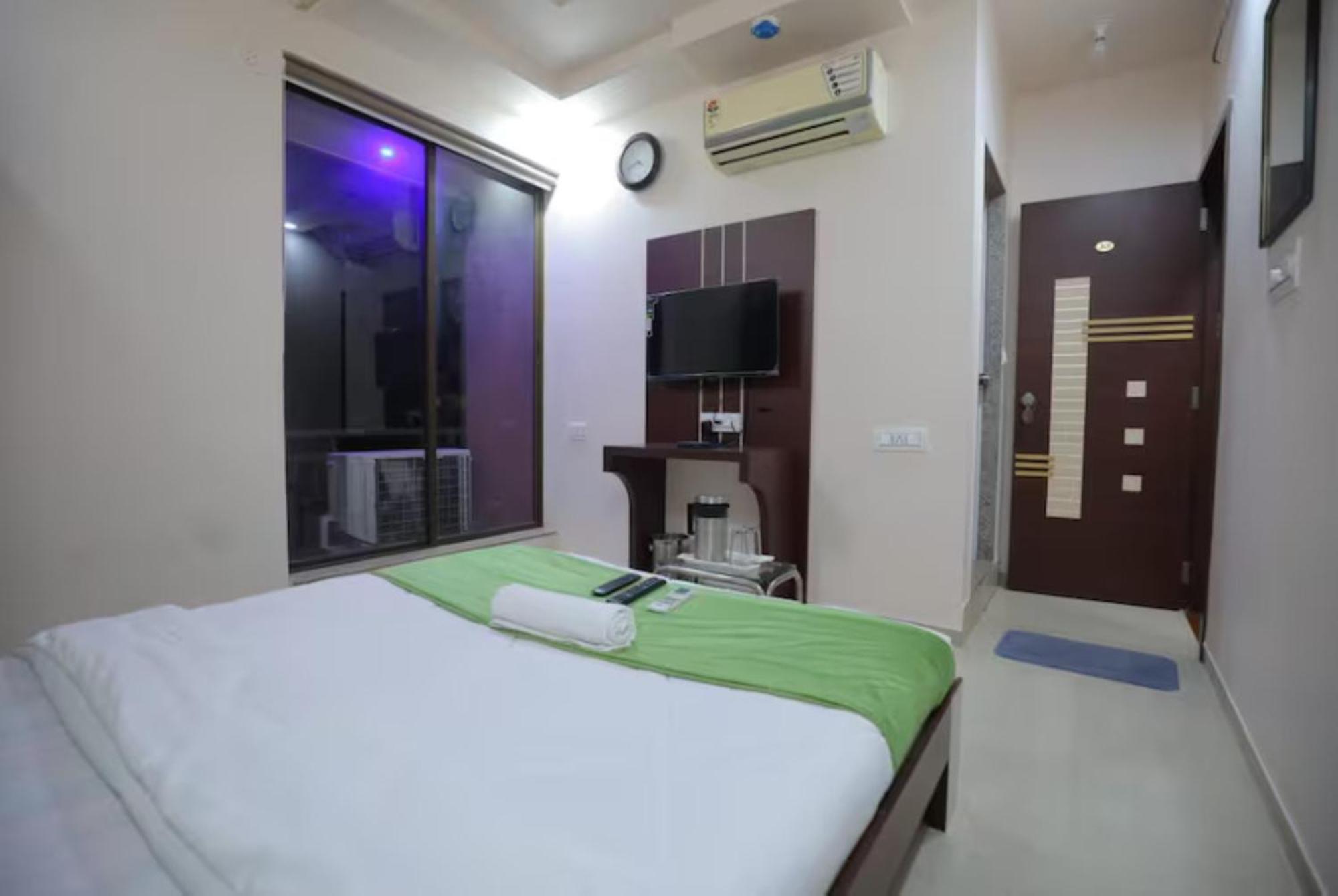 Hotel Raviraj Palace Rajkot Exterior photo