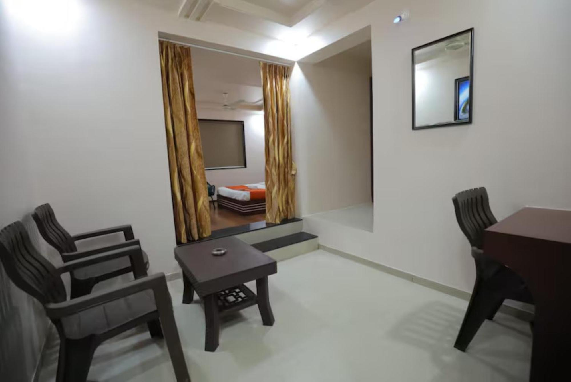 Hotel Raviraj Palace Rajkot Exterior photo