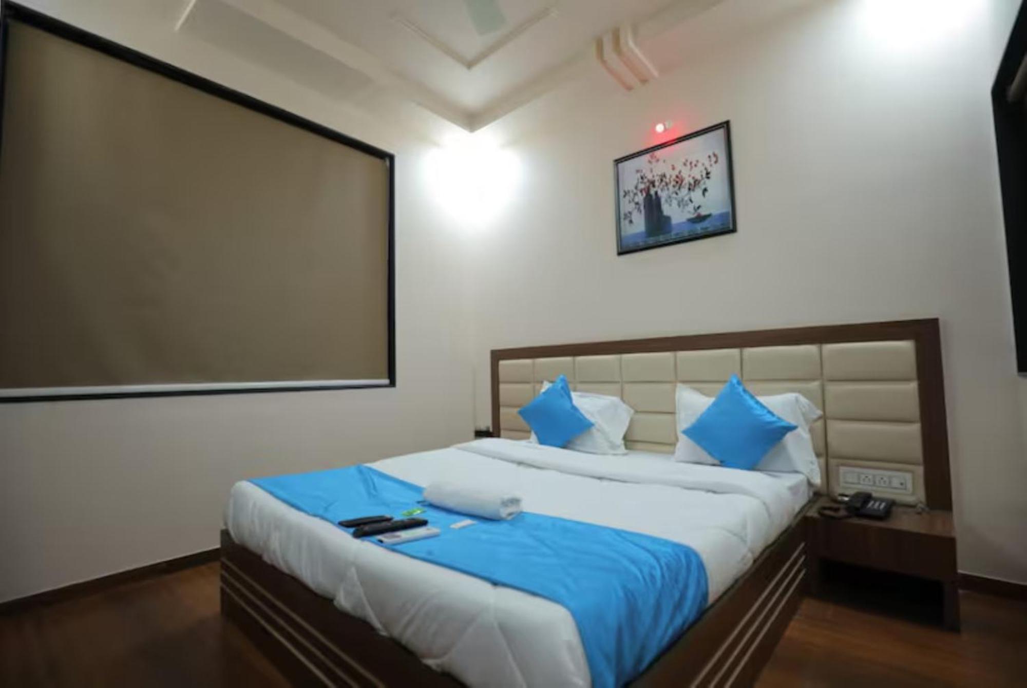 Hotel Raviraj Palace Rajkot Exterior photo