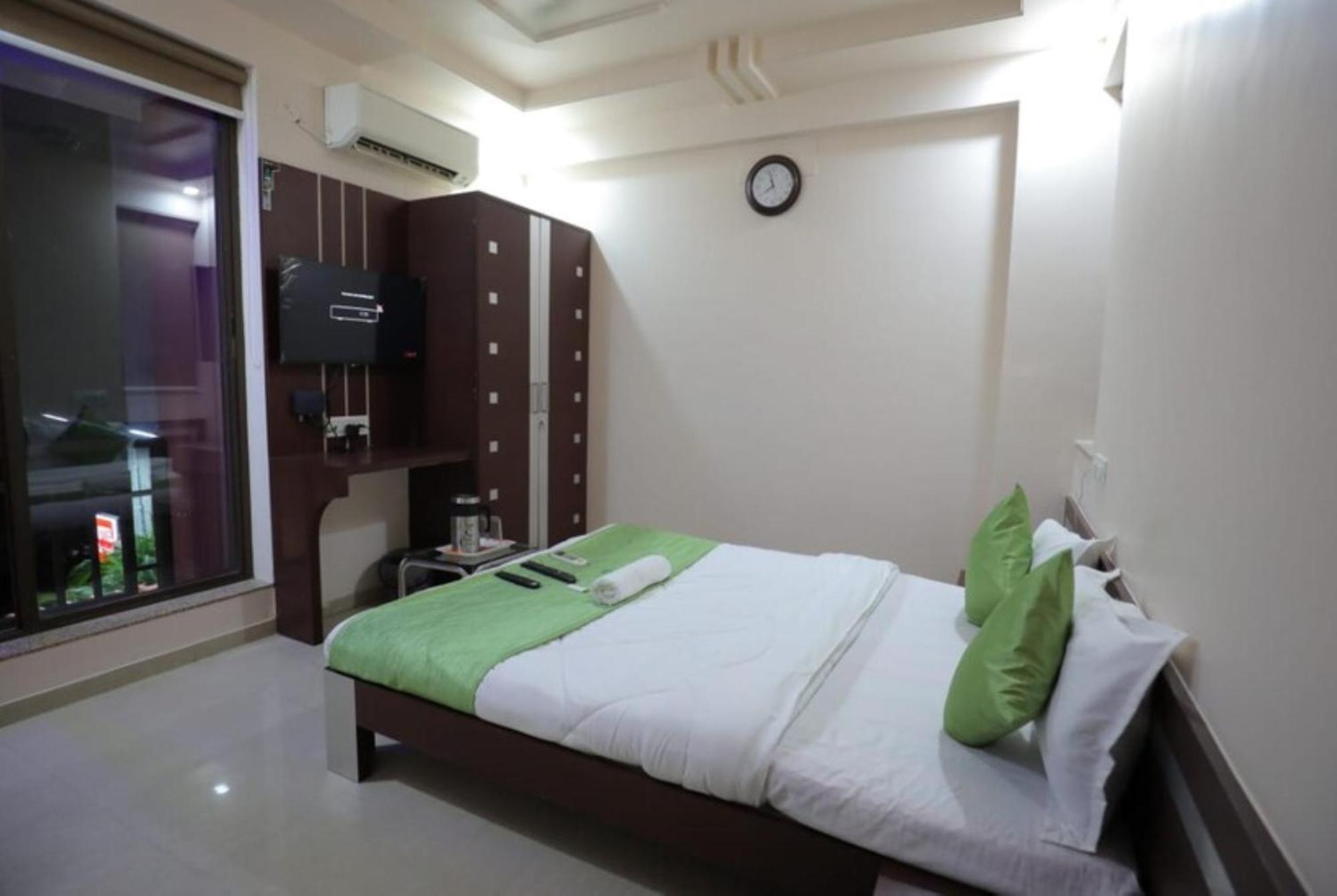 Hotel Raviraj Palace Rajkot Exterior photo