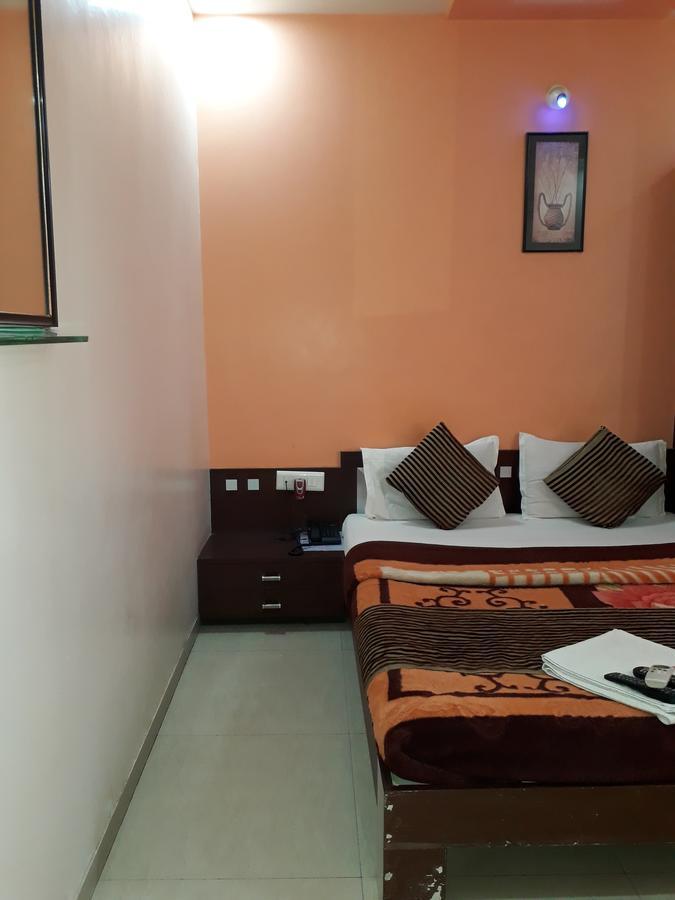 Hotel Raviraj Palace Rajkot Exterior photo