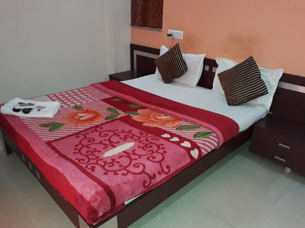 Hotel Raviraj Palace Rajkot Exterior photo
